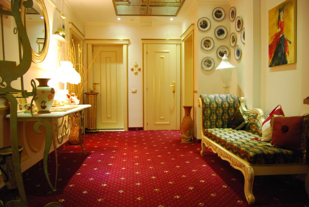 2 Kitarrat Boutique Hotel & Spa ดูร์เรส ภายนอก รูปภาพ